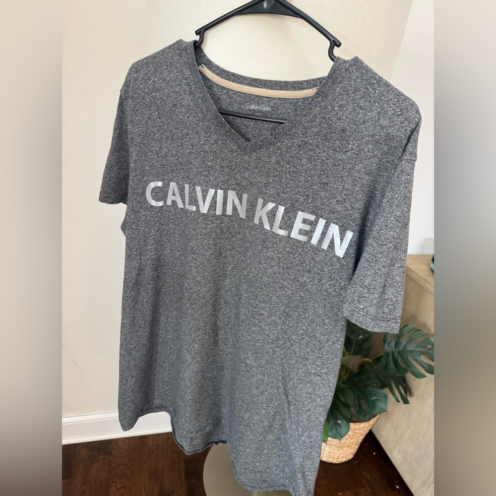 Men’s Calvin Klein t-shirt size large like new